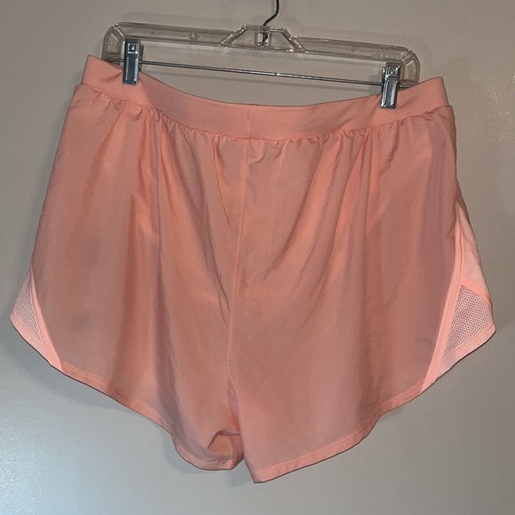 Under Amour Loose Heatgear Shorts - Picture 5 of 6